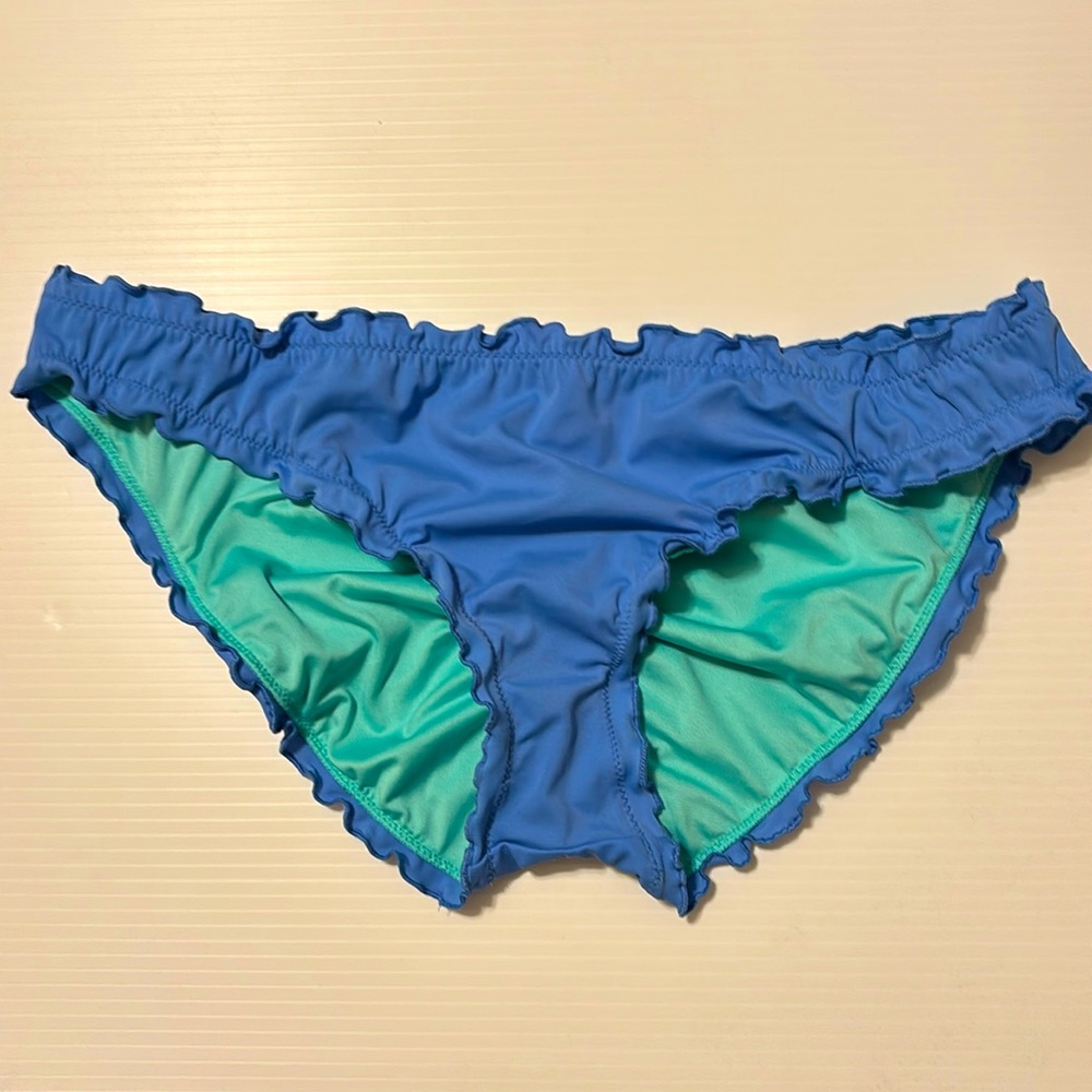 Classic Victoria Secret’s ruche periwinkle Large Bikini bottom🕶️👙⛱️ NWOT